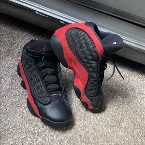 Black and red jordan 13